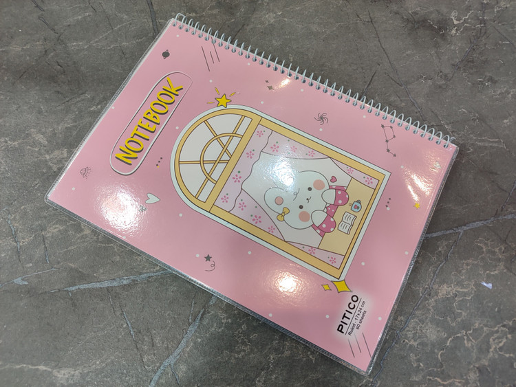 دفتر ۶۰ برگ برند PITICO با جلد مقاوم و طراحی ساده، مناسب برای یادداشتبرداری در محیطهای مختلف