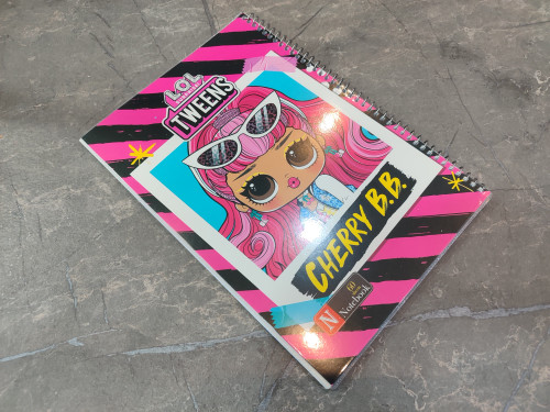 دفتر ۶۰ برگ برند نادری با جلد ساده و مقاوم، مناسب برای استفاده روزمره، مدرسه و یادداشتهای شخصی