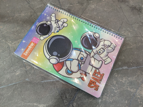 دفتر ۸۰ برگ برند Senobar با طراحی ساده و جلد مقاوم، مناسب برای نوشتار روزمره، مدرسه و محیطهای آموزشی