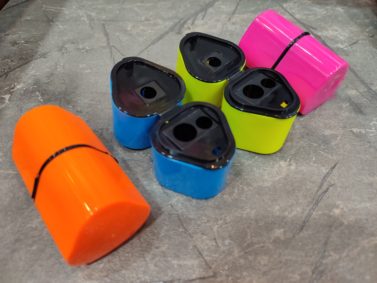 تراش سهقلو مخزندار رنگی در رنگهای صورتی، زرد، نارنجی و آبی با محفظه جمعآوری تراشه