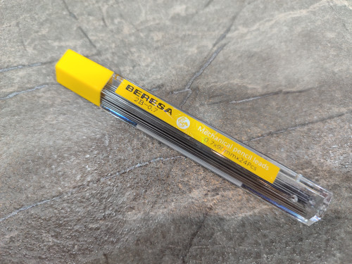 نوک اتود Beresa در ضخامتهای ۰.۵ و ۰.۷ میلیمتر، طول ۹۰ میلیمتر و سختی 2B