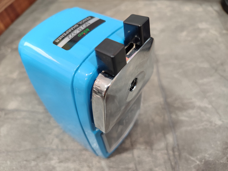 تراش رومیزی RICO مدل R-322 در رنگهای مشکی، قرمز، آبی آسمانی، آبی فیروزهای و سبز روشن