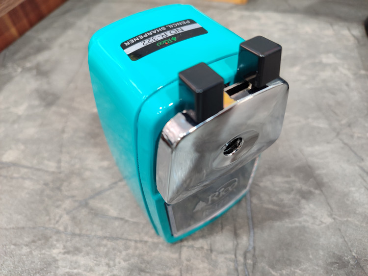 تراش رومیزی RICO مدل R-322 در رنگهای مشکی، قرمز، آبی آسمانی، آبی فیروزهای و سبز روشن