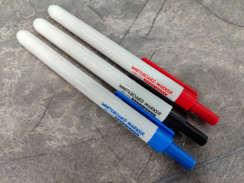 ماژیک وایتبرد فشاری با نوک روان و طراحی ارگونومیک برای استفاده راحت روی وایتبرد