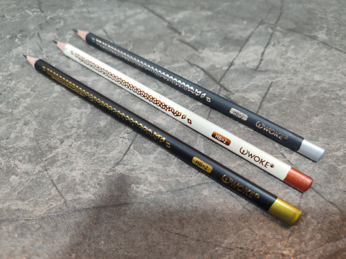 مداد مشکی Woke با بدنه خوشتراش و نوک نرم مناسب نوشتار روان و دقیق