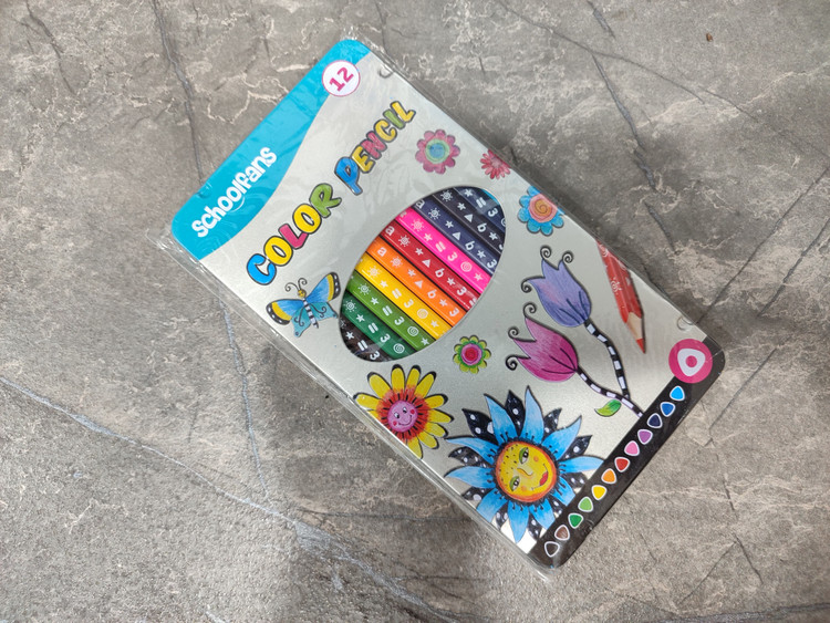 مداد رنگی ۱۲ تایی برند School Fans با رنگهای متنوع و کیفیت بالا برای نقاشی و طراحی