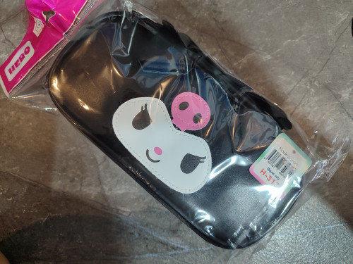 جامدادی برند HERO با طراحی جادار و مقاوم مناسب نگهداری انواع لوازم تحریر