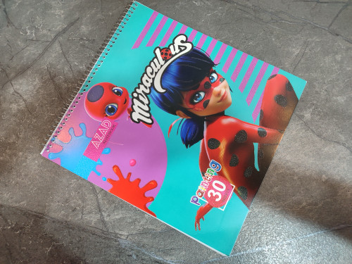 دفتر نقاشی ۳۰ برگ برند AZAD با صفحات ضخیم و صاف مناسب نقاشی و طراحی هنری