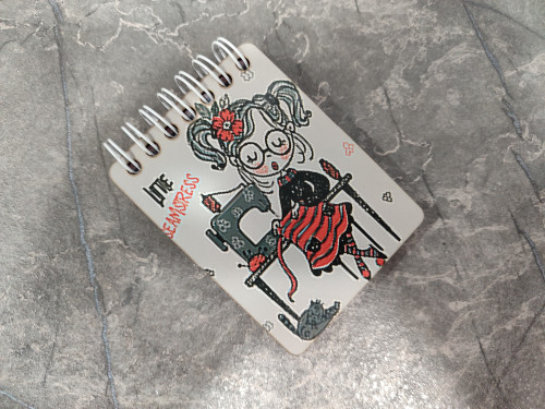 دفترچه یادداشت بدون خط با کاغذ سفید و مناسب طراحی و نوشتن آزاد