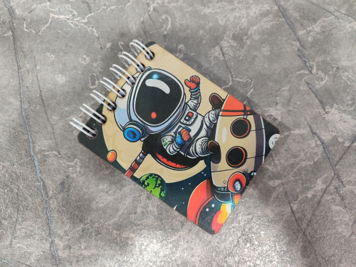 دفترچه یادداشت بدون خط با کاغذ سفید و مناسب طراحی و نوشتن آزاد