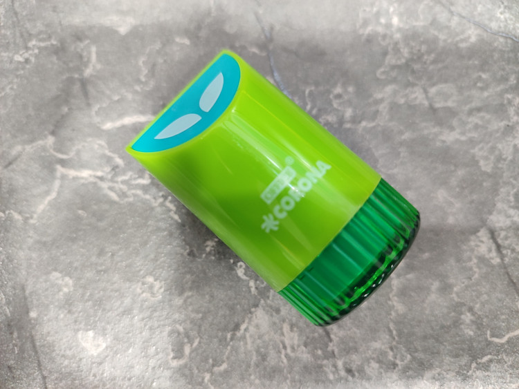 تراش مخزندار Corona Office مدل 5555 با بدنه مقاوم و تیغه تیز