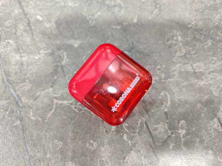 تراش مخزندار Corona Office مدل CO 1010 با مخزن شفاف و تیغه تیز