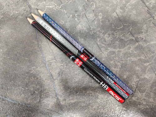 مداد مشکی FACTIS با نوشتار روان و بدنه خوشدست