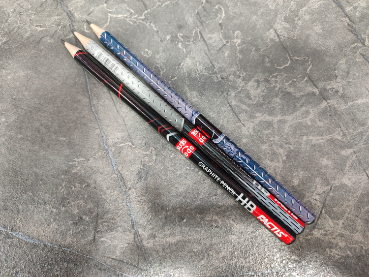 مداد مشکی FACTIS با نوشتار روان و بدنه خوشدست