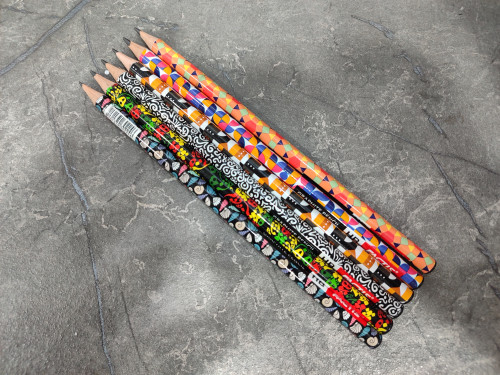 مداد مشکی FACTIS با نوشتار روان و بدنه خوشتراش