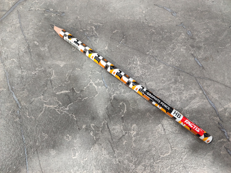 مداد مشکی FACTIS با نوشتار روان و بدنه خوشتراش