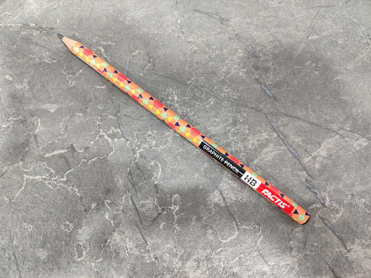 مداد مشکی FACTIS با نوشتار روان و بدنه خوشتراش