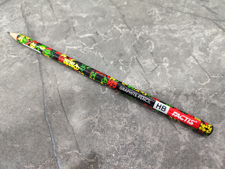 مداد مشکی FACTIS با نوشتار روان و بدنه خوشتراش