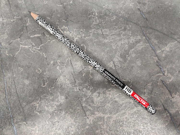 مداد مشکی FACTIS با نوشتار روان و بدنه خوشتراش