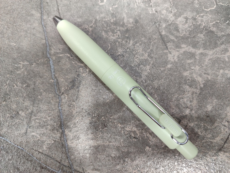 خودکار فشاری 0.7 Smile با طراحی خوشدست و نوشتار روان