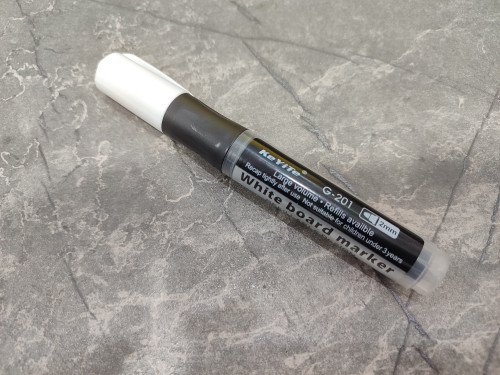 ماژیک وایتبرد مشکی برند keYiTe با نوشتار روان