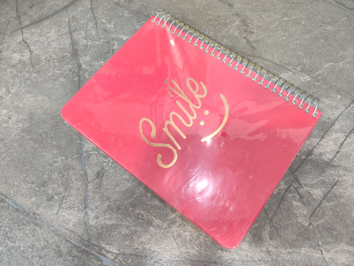 دفترچه برند Smile با طراحی جمعوجور و کاغذ باکیفیت مناسب یادداشتبرداری
