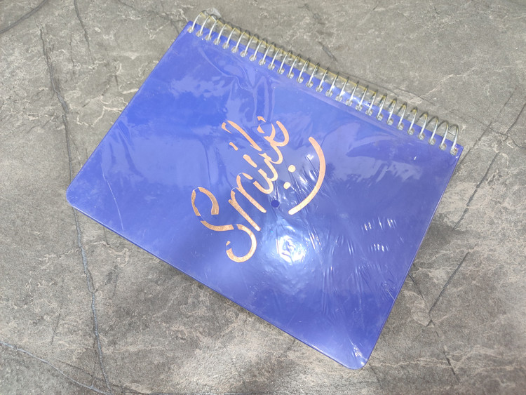 دفترچه برند Smile با طراحی جمعوجور و کاغذ باکیفیت مناسب یادداشتبرداری