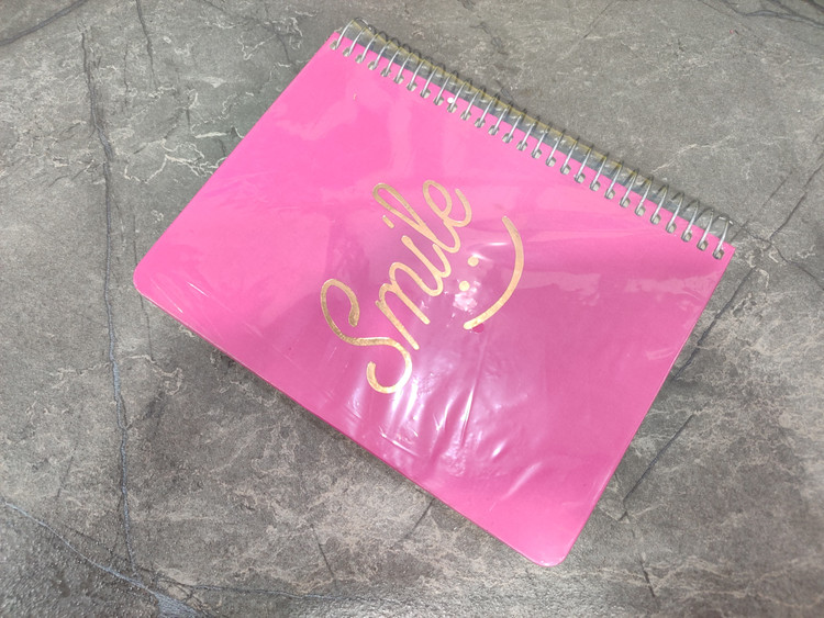 دفترچه برند Smile با طراحی جمعوجور و کاغذ باکیفیت مناسب یادداشتبرداری