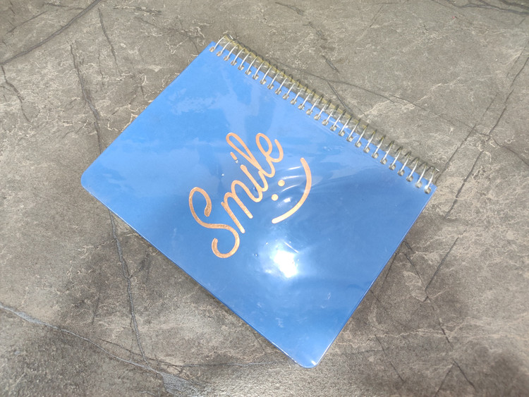 دفترچه برند Smile با طراحی جمعوجور و کاغذ باکیفیت مناسب یادداشتبرداری