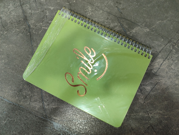 دفترچه برند Smile با طراحی جمعوجور و کاغذ باکیفیت مناسب یادداشتبرداری
