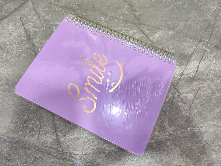 دفترچه برند Smile با طراحی جمعوجور و کاغذ باکیفیت مناسب یادداشتبرداری