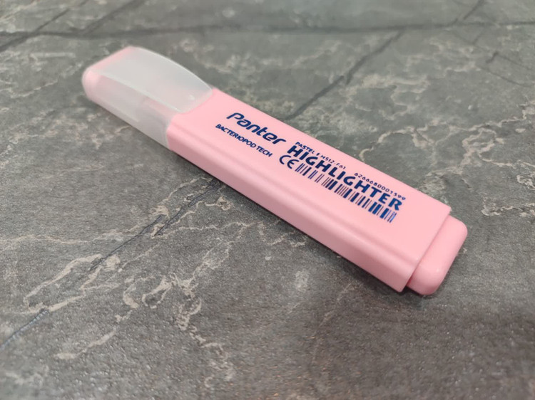 هایلایتر برند Panter با جوهر شفاف و کیفیت بالا مناسب مطالعه و جزوهنویسیهایلایتر برند Panter با جوهر شفاف و کیفیت بالا مناسب مطالعه و جزوهنویسی